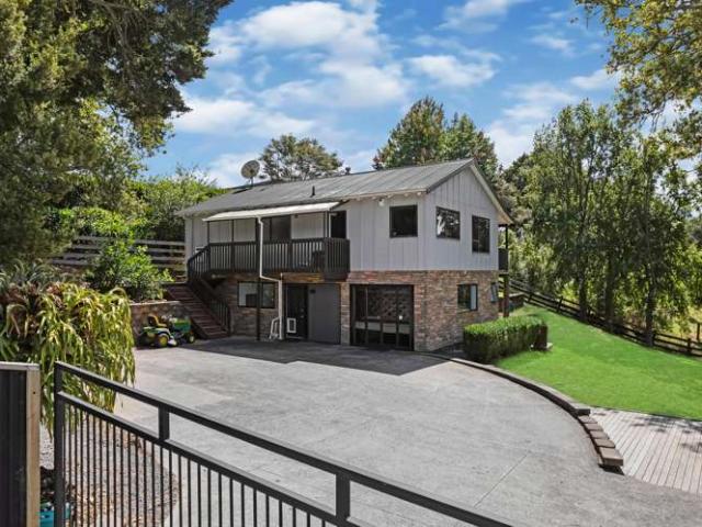 House for sale in Awhitu