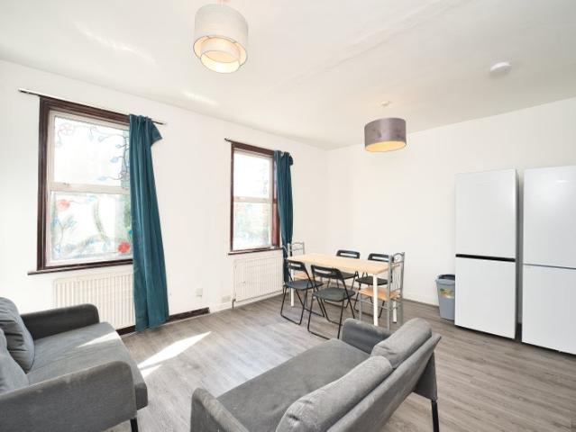 Apartment for rent in Maryland, Greater London