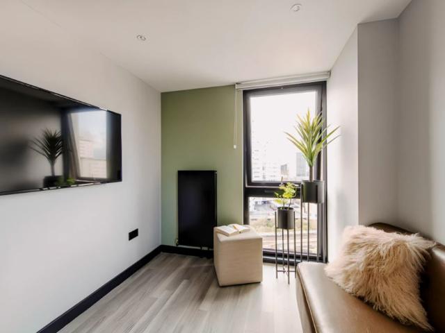 Room for rent in Newtown, Falcon Lodge