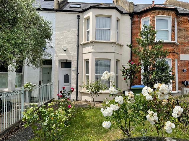 Apartment for rent in Earlsfield, Greater London