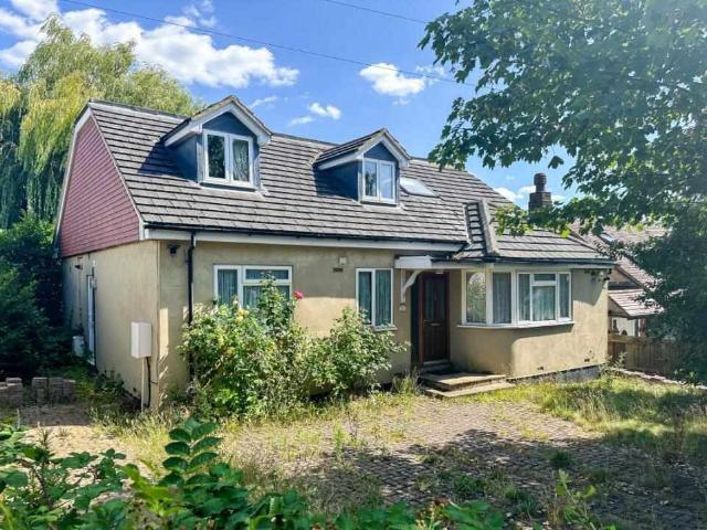 Bungalow for sale in London, Greater London