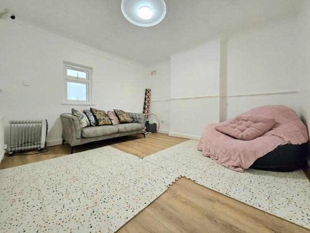 House for rent in Spring Park, Luton