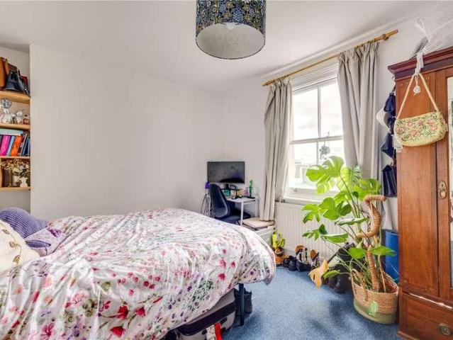 Flat for sale in Fulham, Greater London