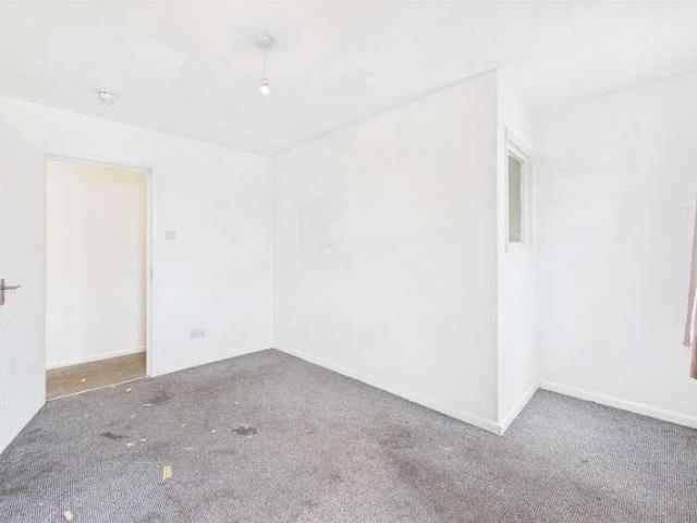 Flat for sale in Feckenham, City Of Bristol