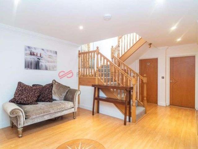 Flat for sale in Pinner, Isle Of Man