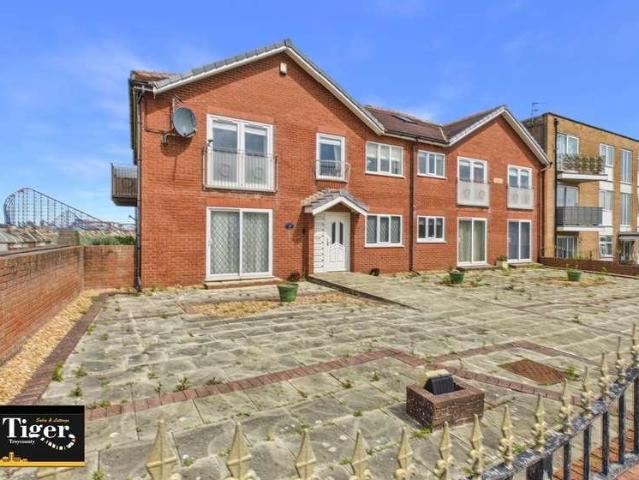 Flat for sale in Squires Gate, Blackpool