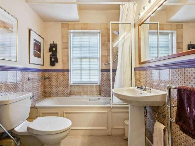 Flat for sale in London Borough of Ealing, Greater London