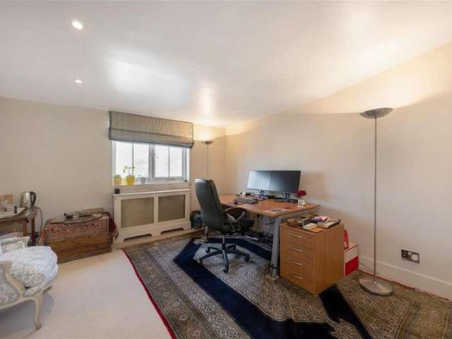 Flat for sale in Belgravia, Greater London