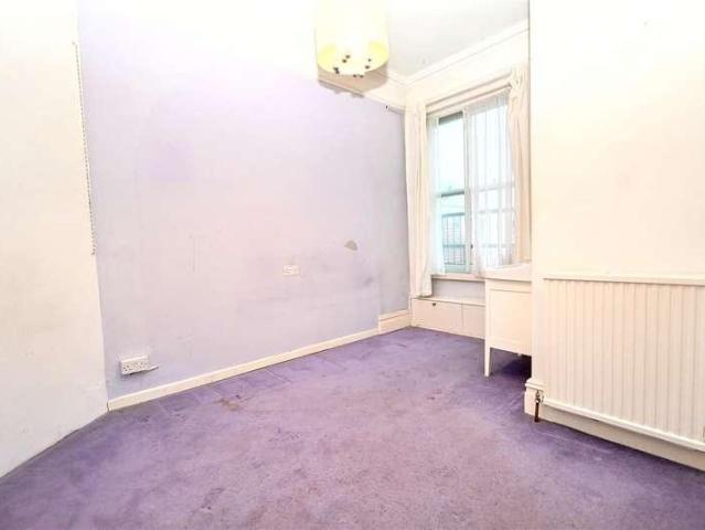Flat for sale in Eastbourne, East Sussex