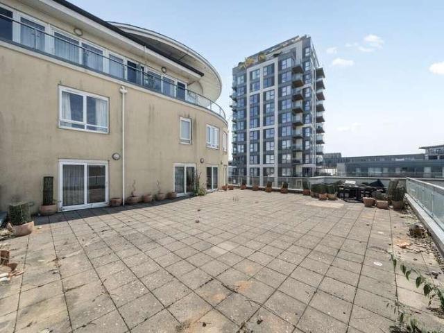 Flat for sale in Colindale, Greater London