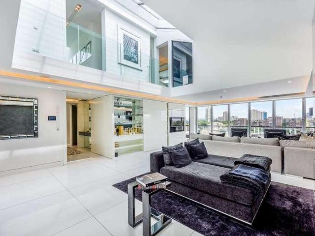 Flat for sale in Chelsea Harbour, Cat Hill
