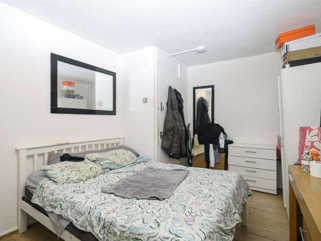 Flat for sale in Bromley-by-Bow, Poplar Grove