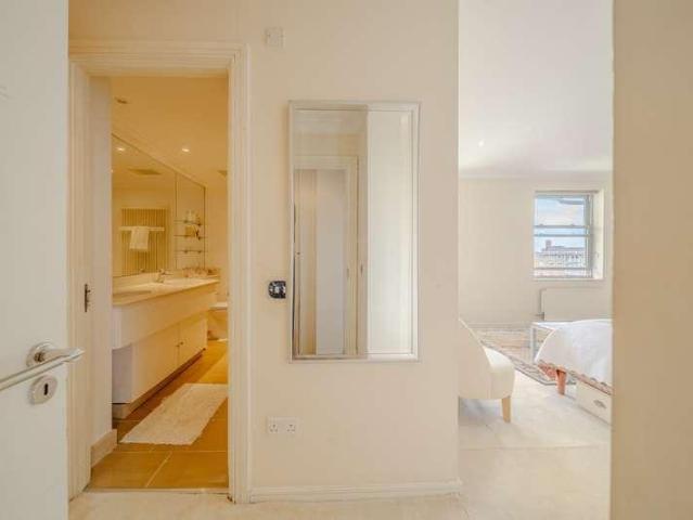 Flat for sale in Belsize Park, Greater London