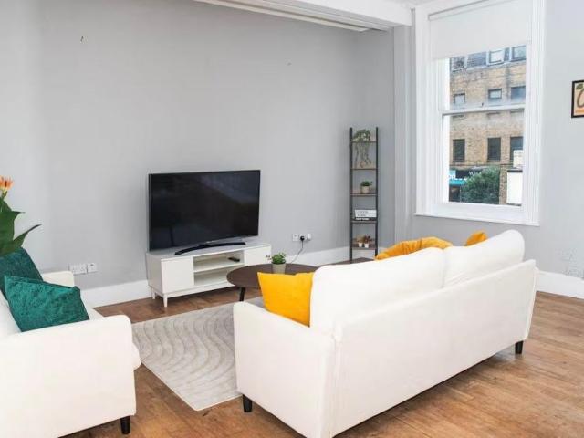 Apartment for rent in Cat Hill, England