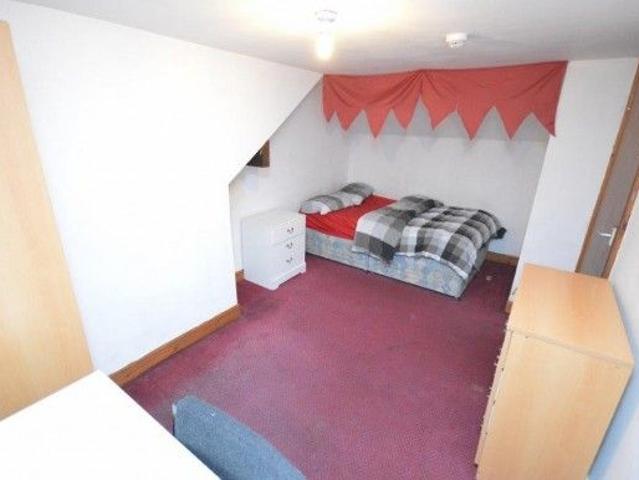 Room for rent in Beckett Park, Headingley