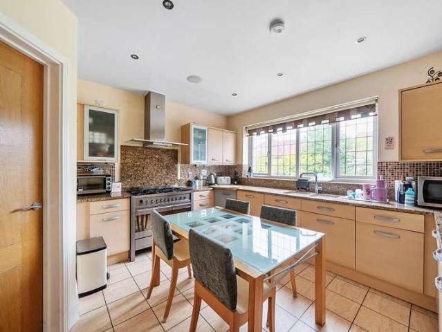 House for sale in Little Stanmore, Greater London