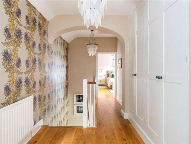 House for sale in Tranmere Park, West Yorkshire
