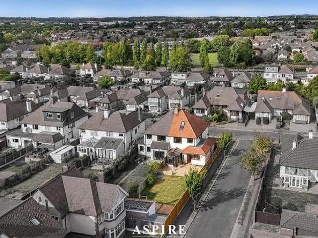 House for sale in Alton Barnes, Essex