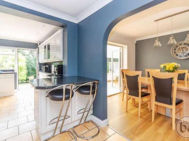 House for sale in Calcot, West Berkshire