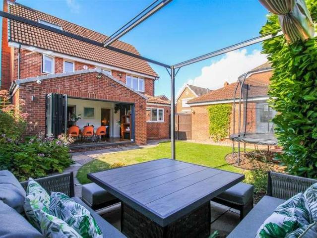 House for sale in Gawthorpe, West Yorkshire