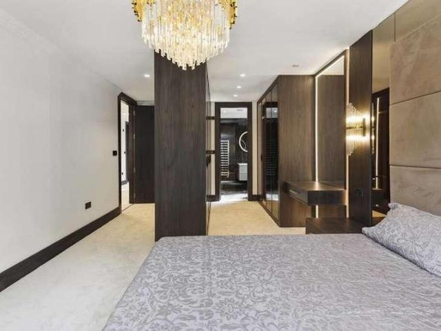 House for sale in Greater London