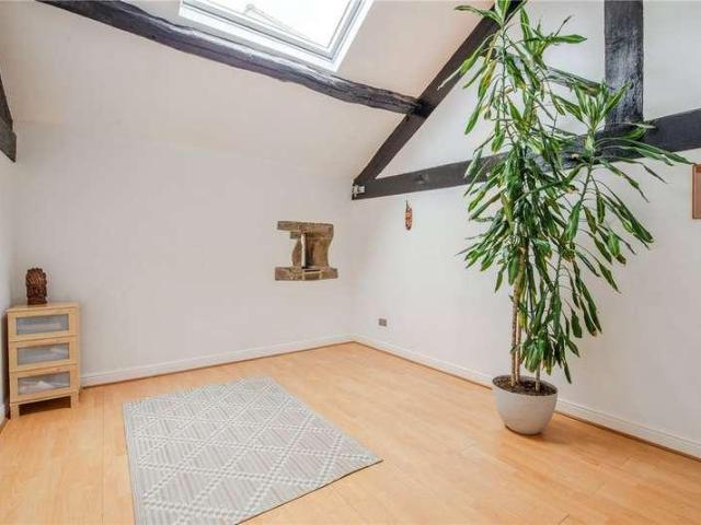 House for sale in Riddlesden, West Yorkshire