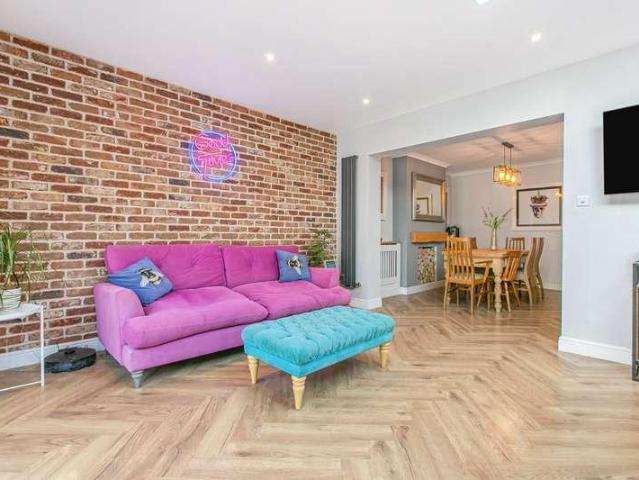 House for sale in Thorpe, Row Town