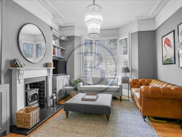 House for sale in Holloway, Greater London