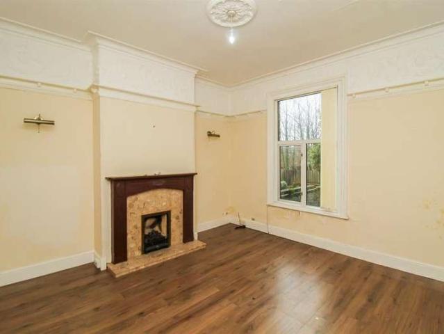 House for sale in Belle Isle, West Yorkshire