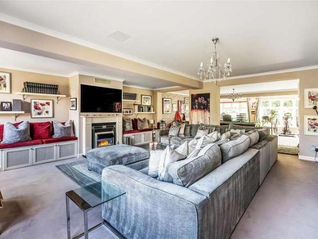House for sale in Greater London