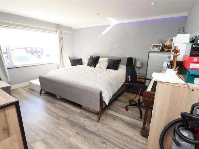 House for sale in Elstree and Borehamwood, Borehamwood