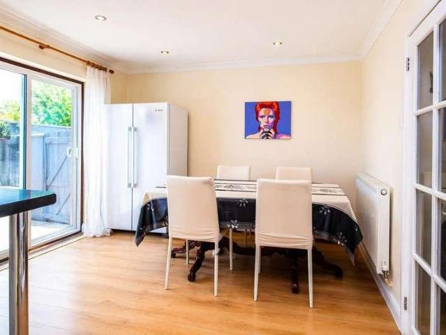 House for sale in Bennetts End, Pouchen End