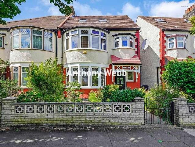 House for sale in Bowes, Greater London