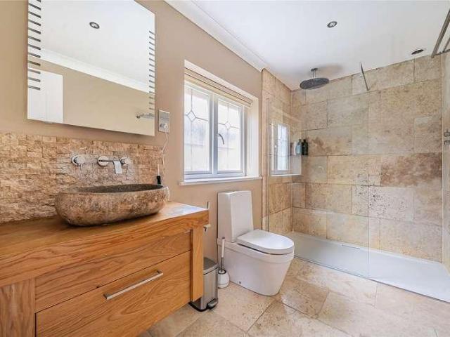 House for sale in West End, Heol-las