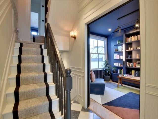 House for sale in East Greenwich, Greater London