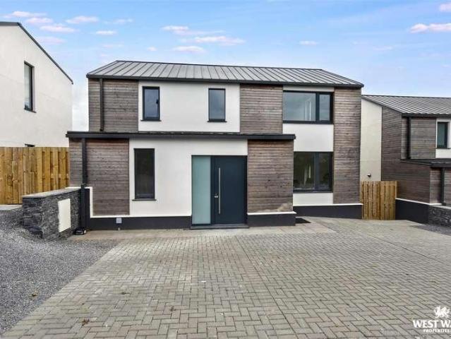 House for sale in Trefin, Wales