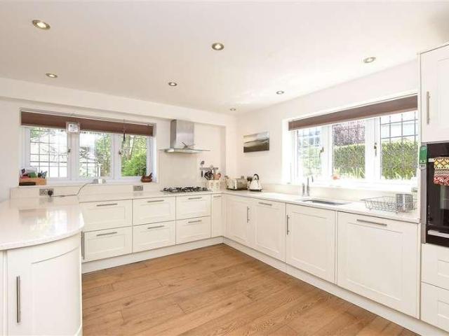 House for sale in Hillview, Surrey
