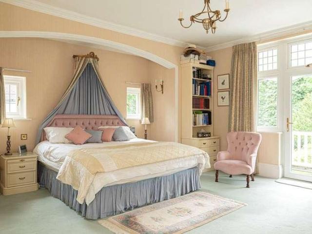 House for sale in Purley, Purley