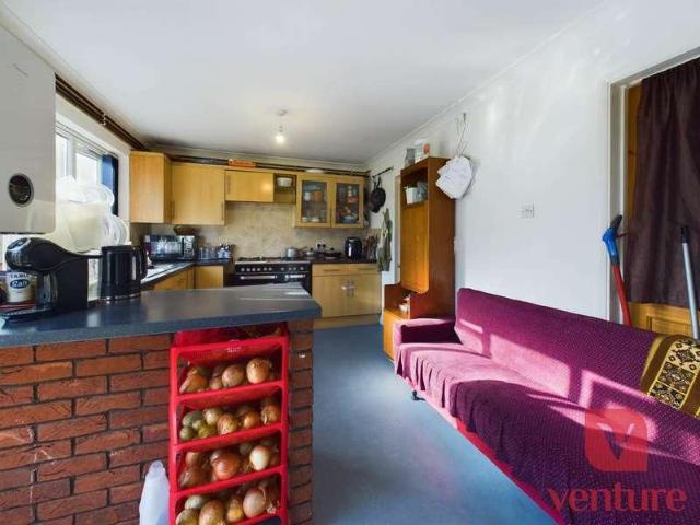 House for sale in Spring Park, Luton
