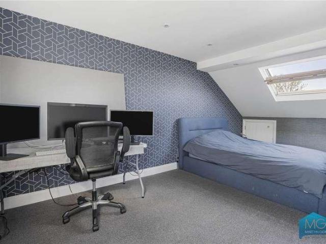 House for sale in North Finchley, Greater London