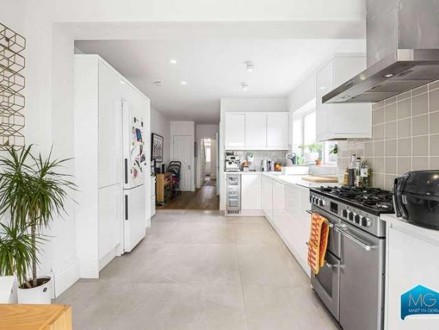 House for sale in Finchley, Greater London