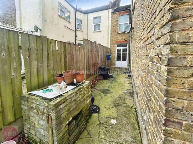 House for sale in Alton Barnes, Essex