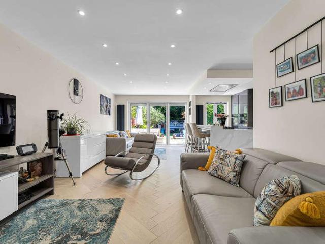 House for sale in Ashford, Chattern Hill