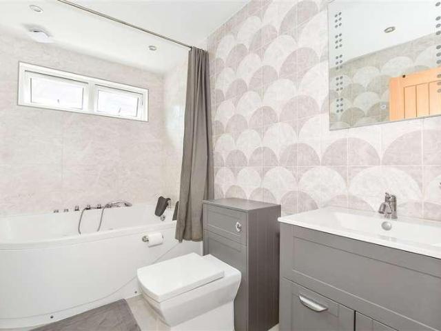 House for sale in London Borough of Croydon, Kenley