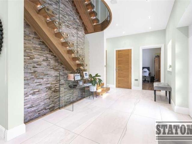 House for sale in Cockfosters, Greater London