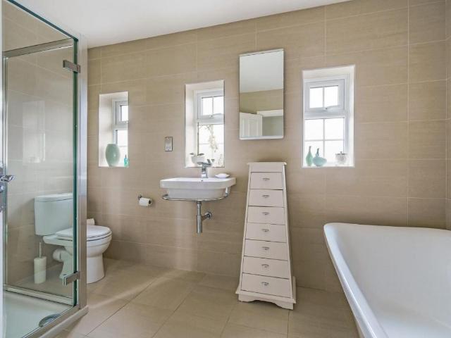 House for sale in Tranmere Park, West Yorkshire