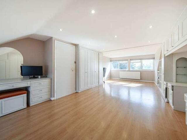 House for sale in South Stanmore, Greater London