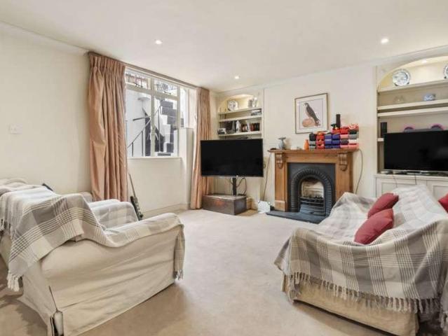 Flat for sale in West Kensington, Greater London