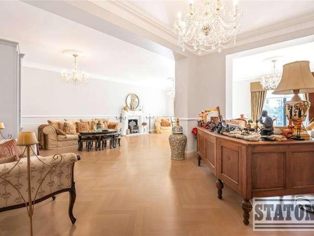 House for sale in Hadley Wood, Greater London