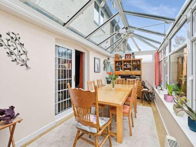House for sale in Hillview, Surrey